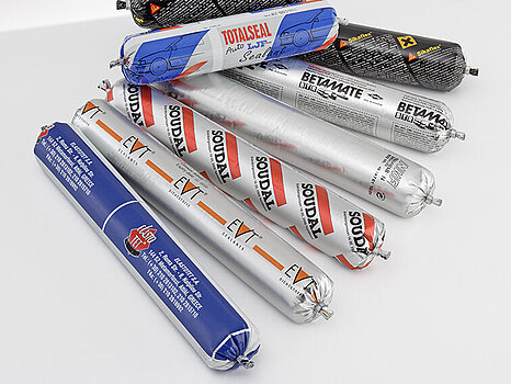 Photos avec plusieurs boyaux de silicone marketés remplis